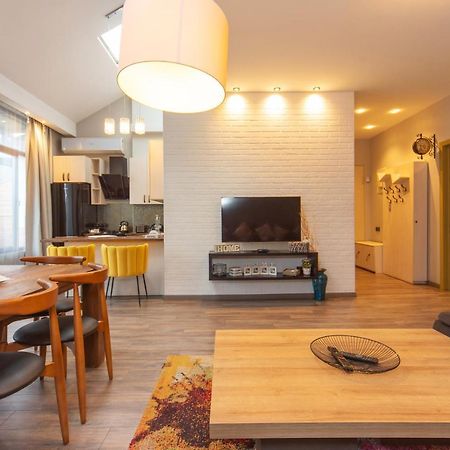 Luxury 4 Bedroom Apartment #1 In The City Center Of Тбілісі Екстер'єр фото