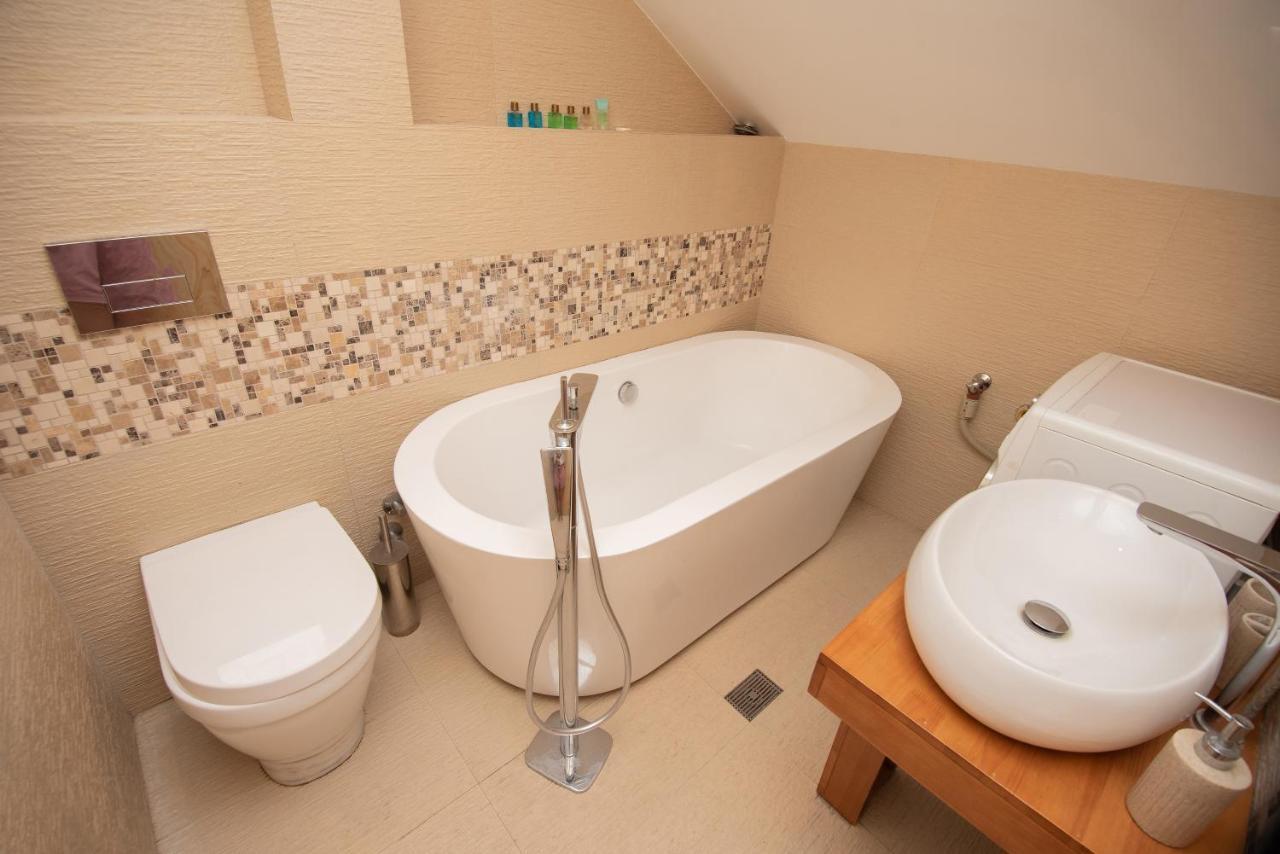Luxury 4 Bedroom Apartment #1 In The City Center Of Тбілісі Екстер'єр фото