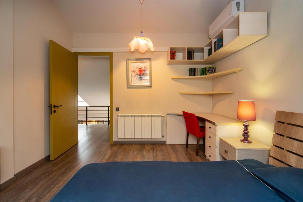 Luxury 4 Bedroom Apartment #1 In The City Center Of Тбілісі Екстер'єр фото