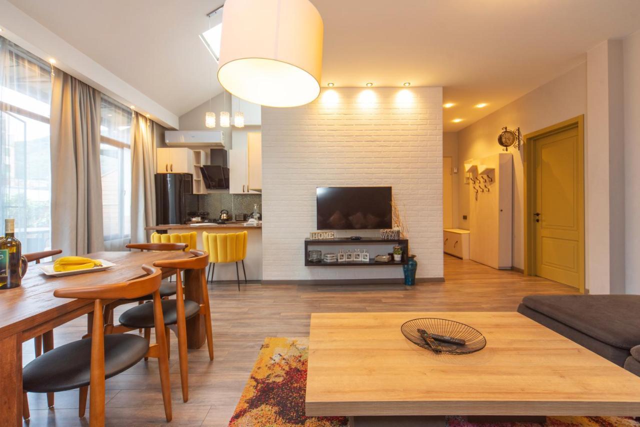 Luxury 4 Bedroom Apartment #1 In The City Center Of Тбілісі Екстер'єр фото