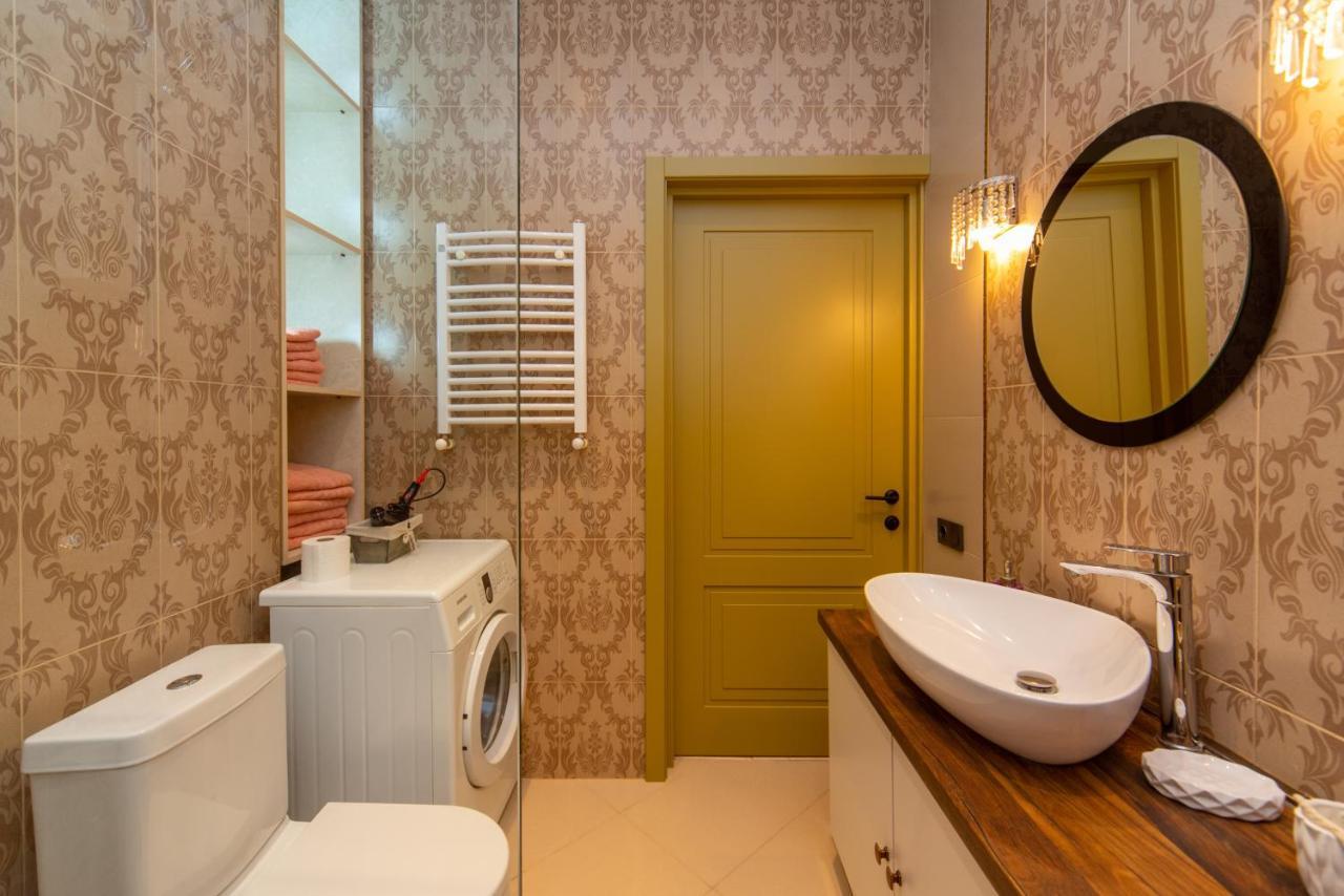 Luxury 4 Bedroom Apartment #1 In The City Center Of Тбілісі Екстер'єр фото