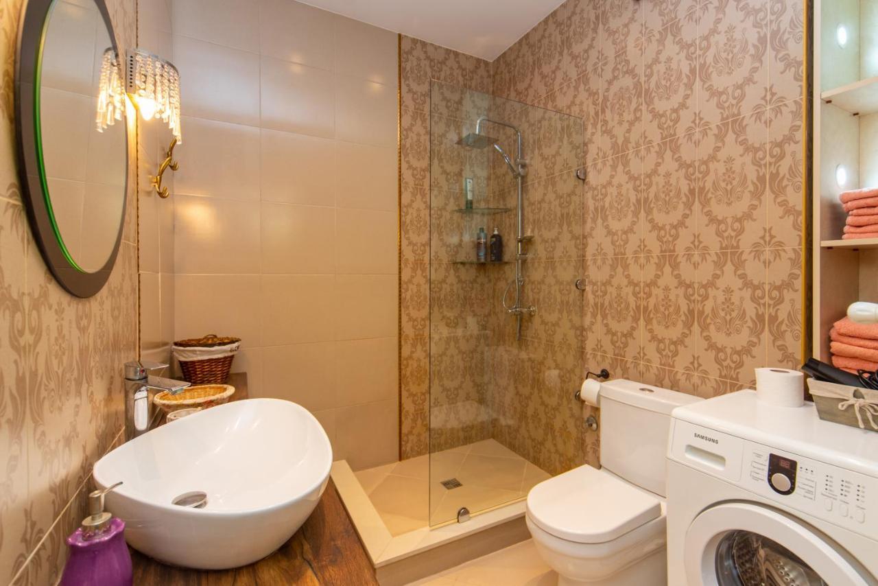 Luxury 4 Bedroom Apartment #1 In The City Center Of Тбілісі Екстер'єр фото